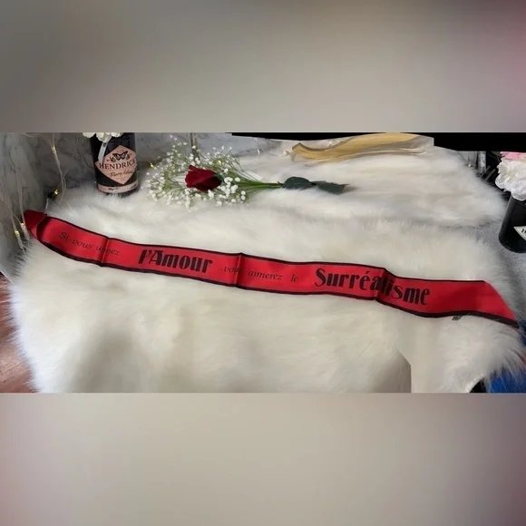 “IF YOU LIKE LOVE, YOU WILL LIKE SURREALISM” SCARF BANDEAU BAG NECK TIE - Picture 6 of 7